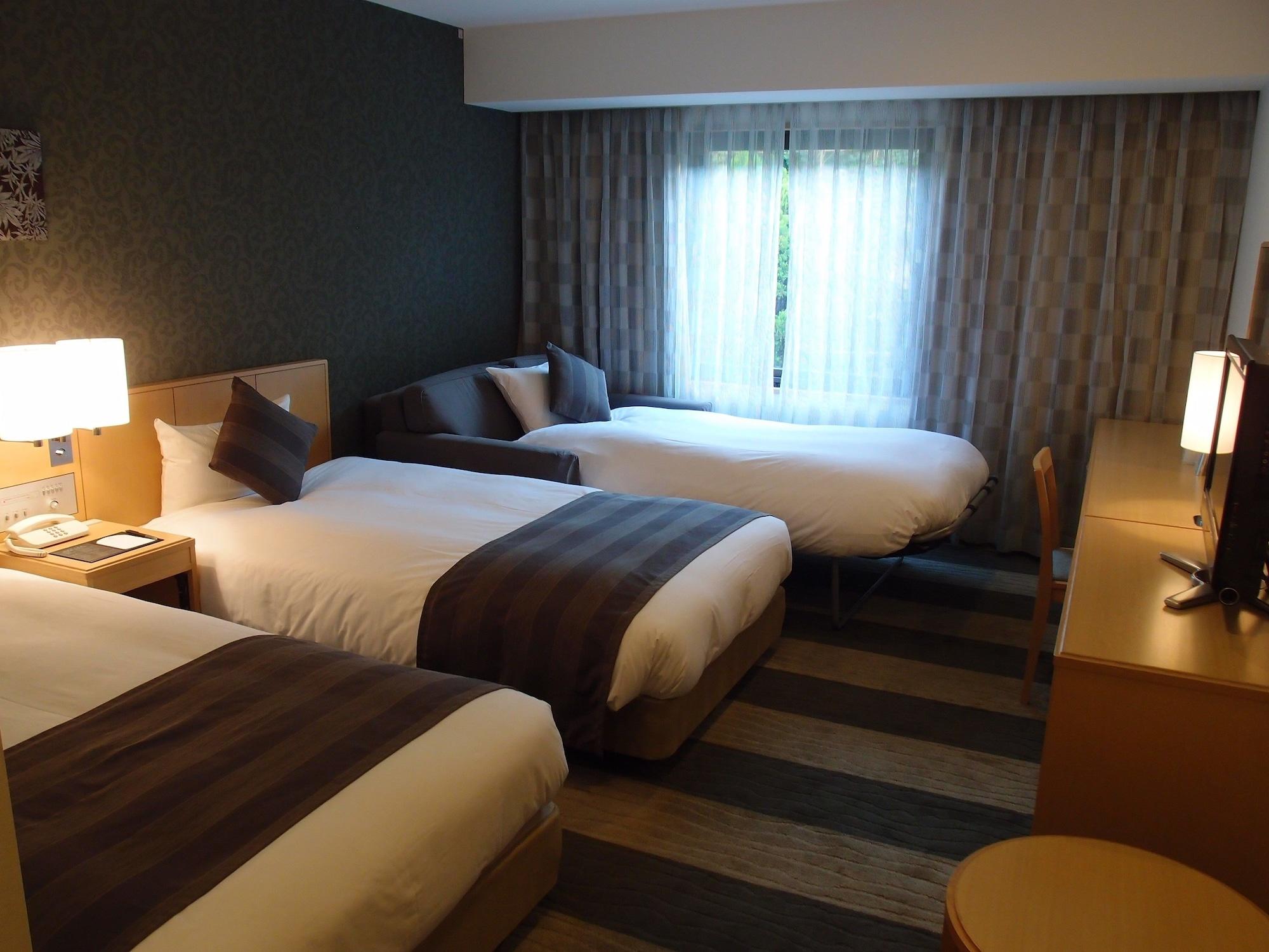 Hotel Granvia Wakayama Buitenkant foto A typical room at the hotel