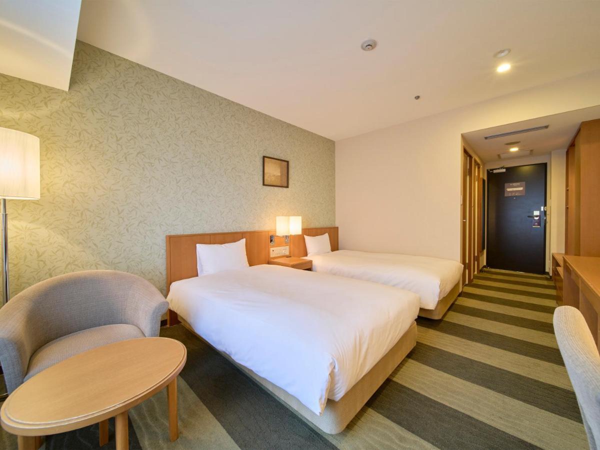 Hotel Granvia Wakayama Buitenkant foto A room at the hotel