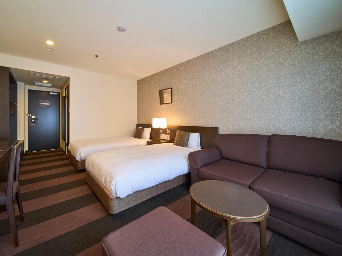 Hotel Granvia Wakayama Buitenkant foto A room at the hotel
