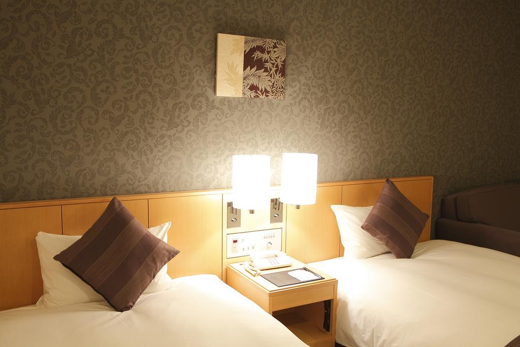 Hotel Granvia Wakayama Buitenkant foto A room at the hotel