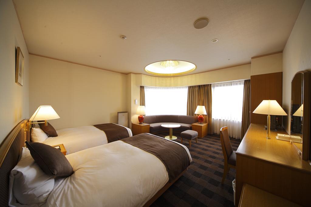 Hotel Granvia Wakayama Buitenkant foto A room at the hotel