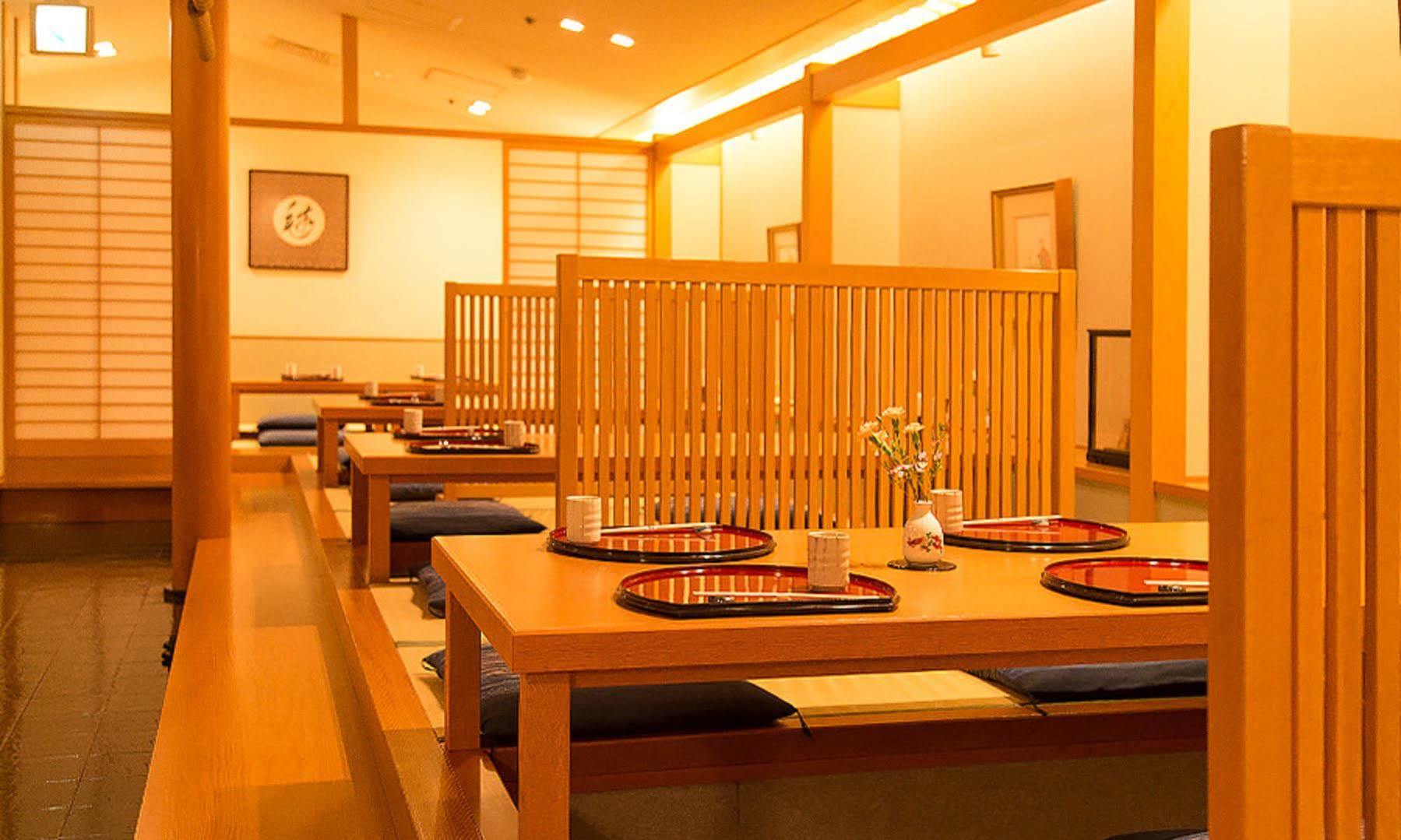 Hotel Granvia Wakayama Buitenkant foto A traditional Japanese restaurant