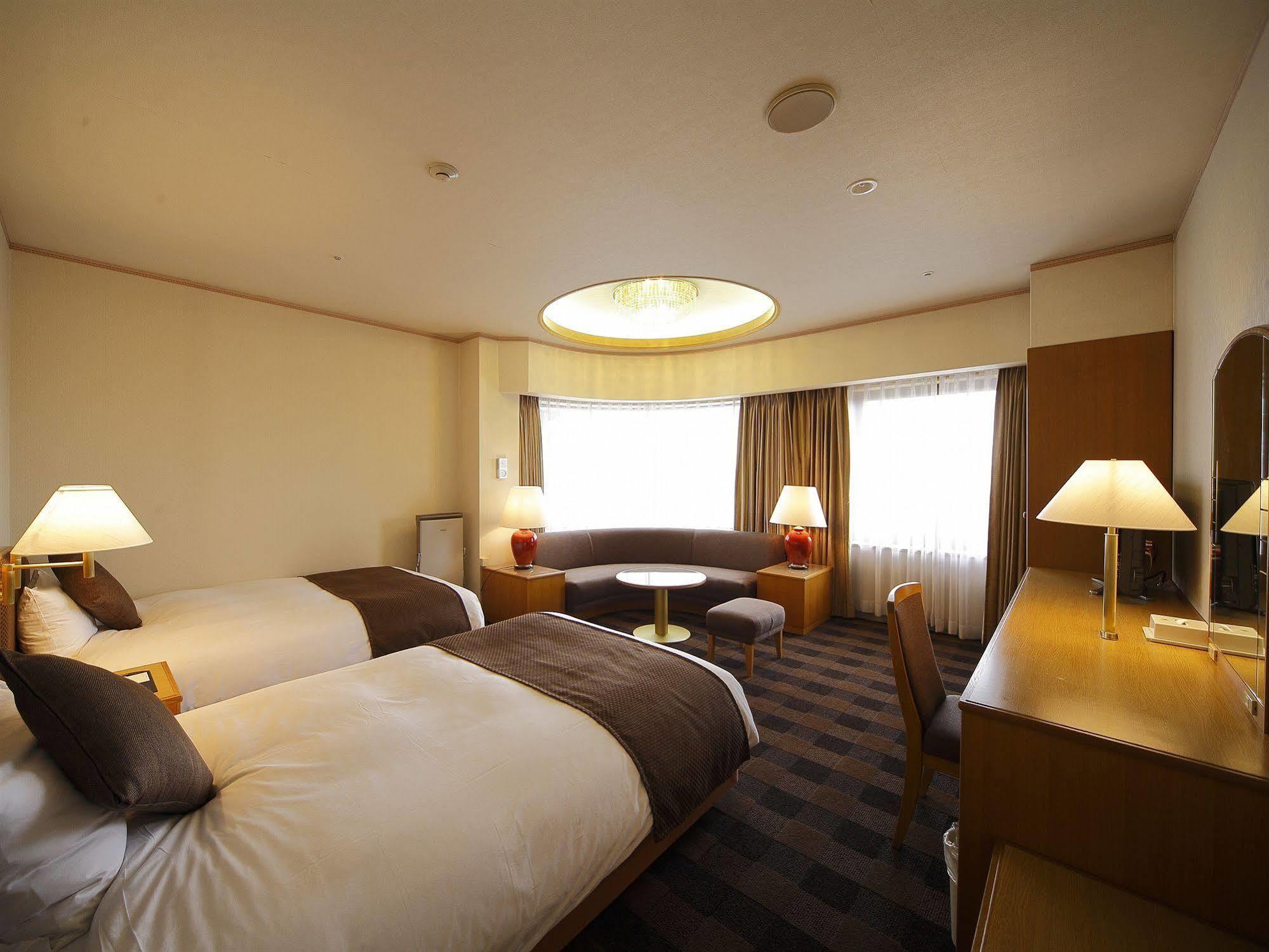 Hotel Granvia Wakayama Buitenkant foto A room at the hotel