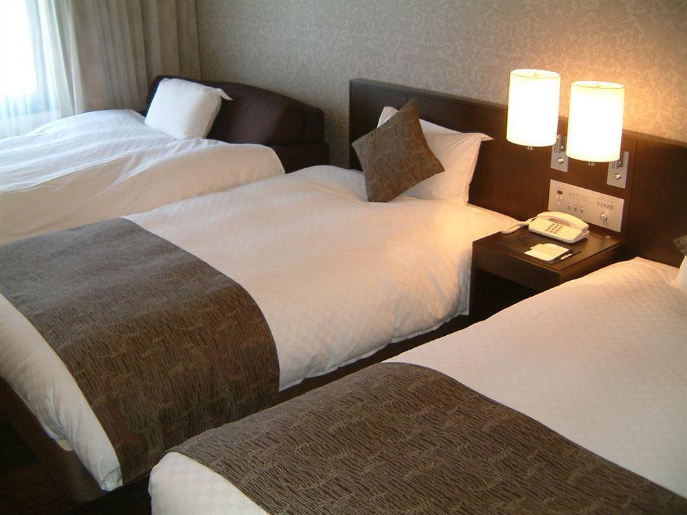Hotel Granvia Wakayama Buitenkant foto A room at the hotel